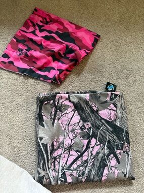 Women’s Pink Camo snowboarding neck gaiters